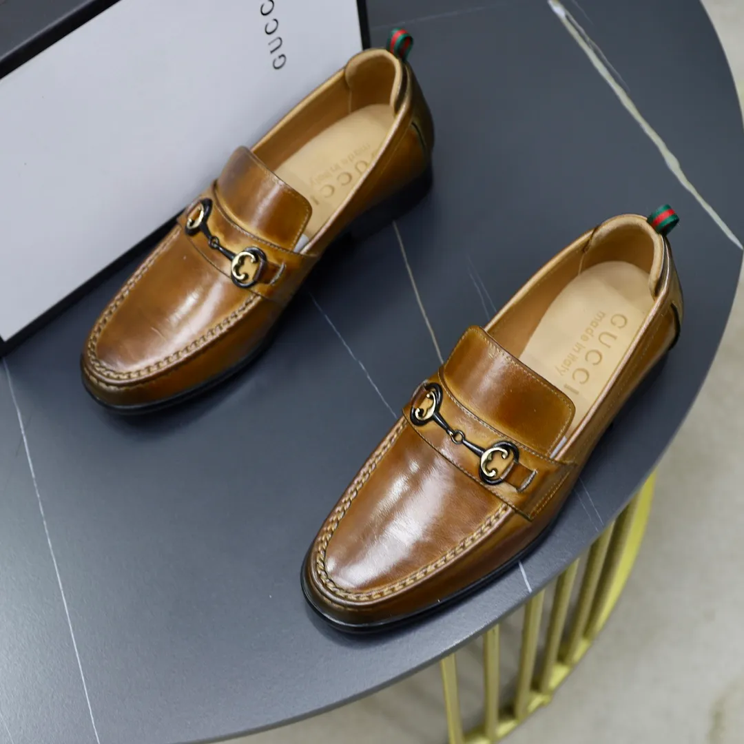 Men's shoes: 250🙅‍♂️🙅‍♂️🙅‍♂️Niuli Brand: GUCCI Size: 38-44 (45 can be customized) Level: Counter classic Material: Original soft cowhide upper Comfortable cowhide lining Original lightweight outsole Style category: Business casual footwear Driving leather shoes Color: Actual picture color